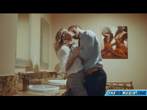 ❤️ När en bystig blondin förför dig på en offentlig toalett Just porr at porn sv.pornsos-com.ru ️❤